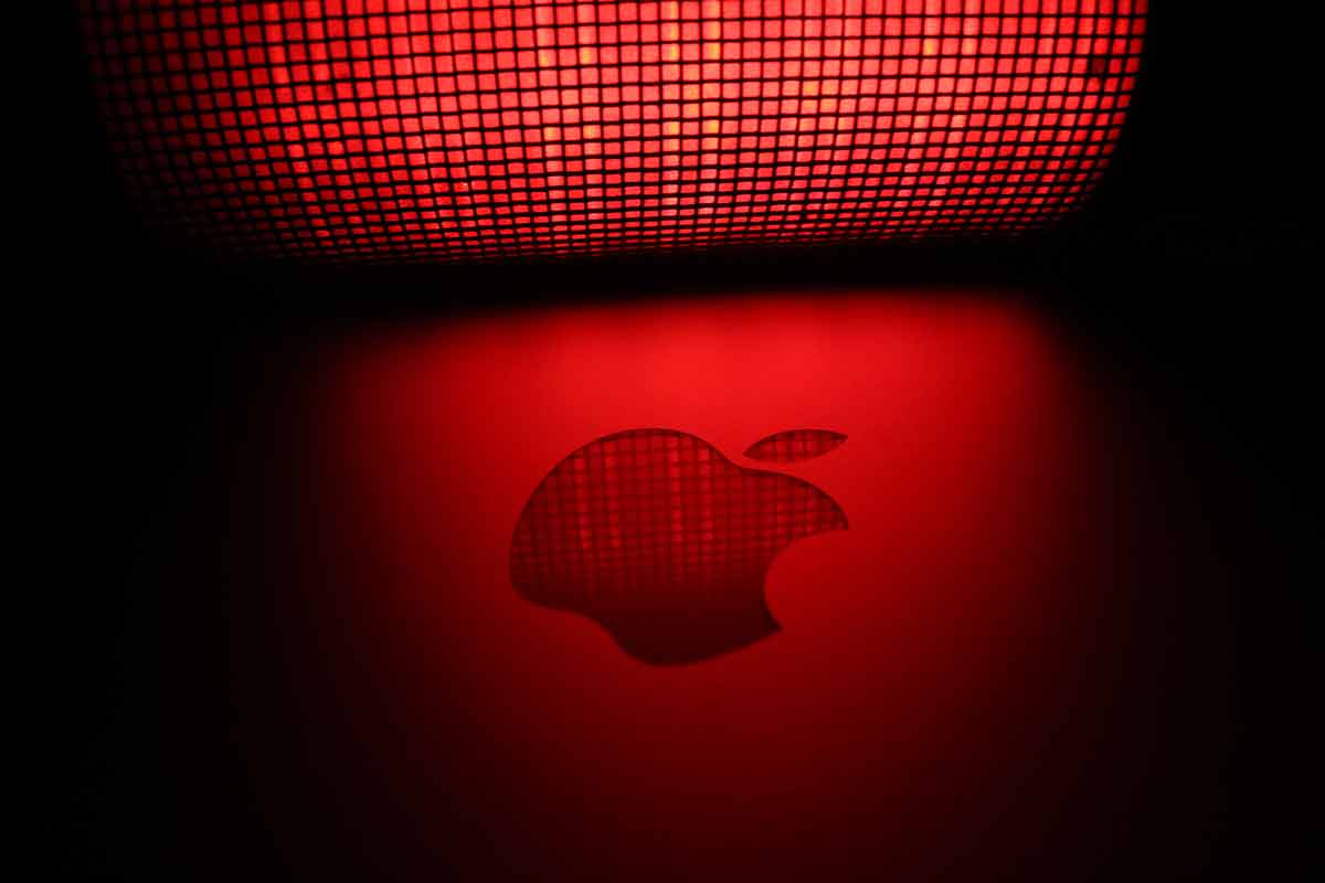 Apple bans ChatGPT and Copilot, works on own language models