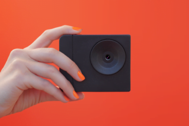 DreamGenerator is an AI camera with integrated Stable Diffusion prompts