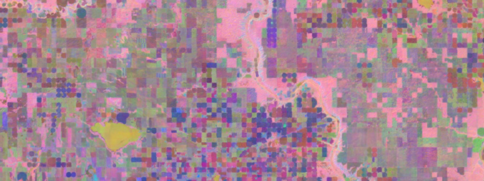 Mosaikfarbkarte kanadischer Agrarflächen mit variierenden Rechteck- und Kreisparzellen, farbcodiert nach Embedding-Dimensionen.